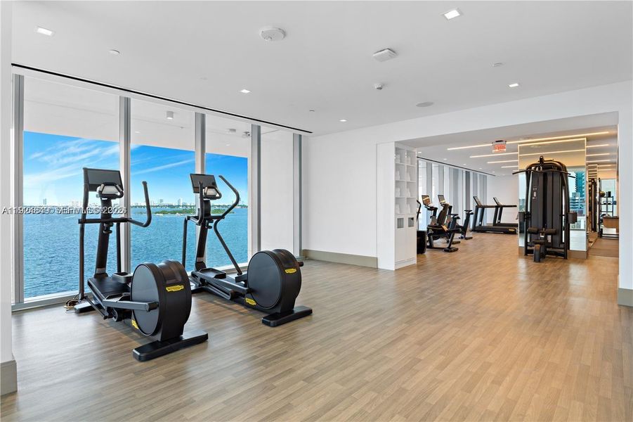 Community amenities in Missoni Baia, Miami (Image 27).