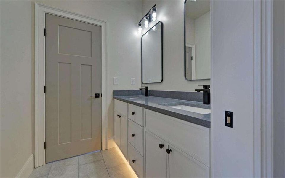 Furnished interior view inside a new home in , Clarkesville (Image 5).