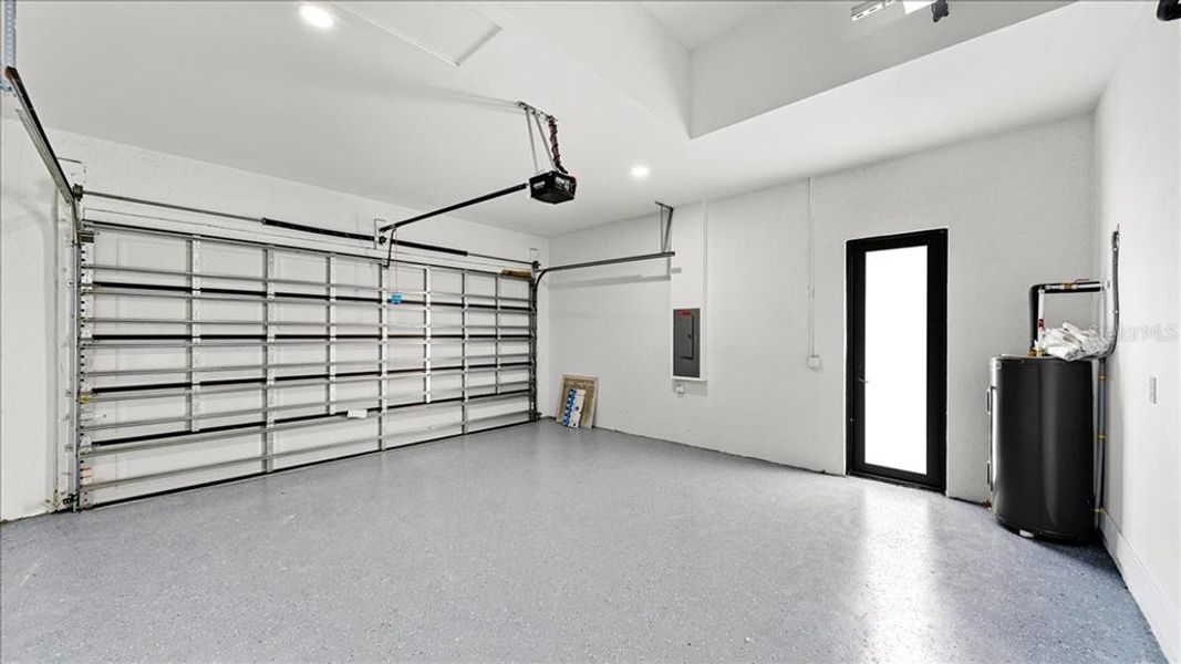 Spacious, unfurnished interior of a new home in , Lehigh Acres (Image 18).