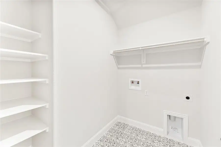 Spacious, unfurnished interior of a new home in Sunrise at Garden Valley, Waxahachie (Image 15).