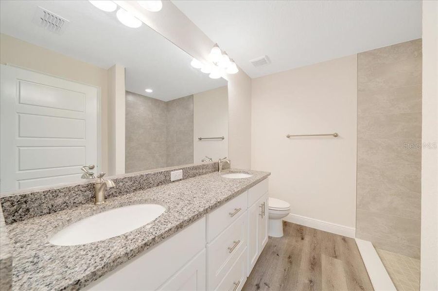 Furnished interior view inside a new home in , Ocala (Image 10).