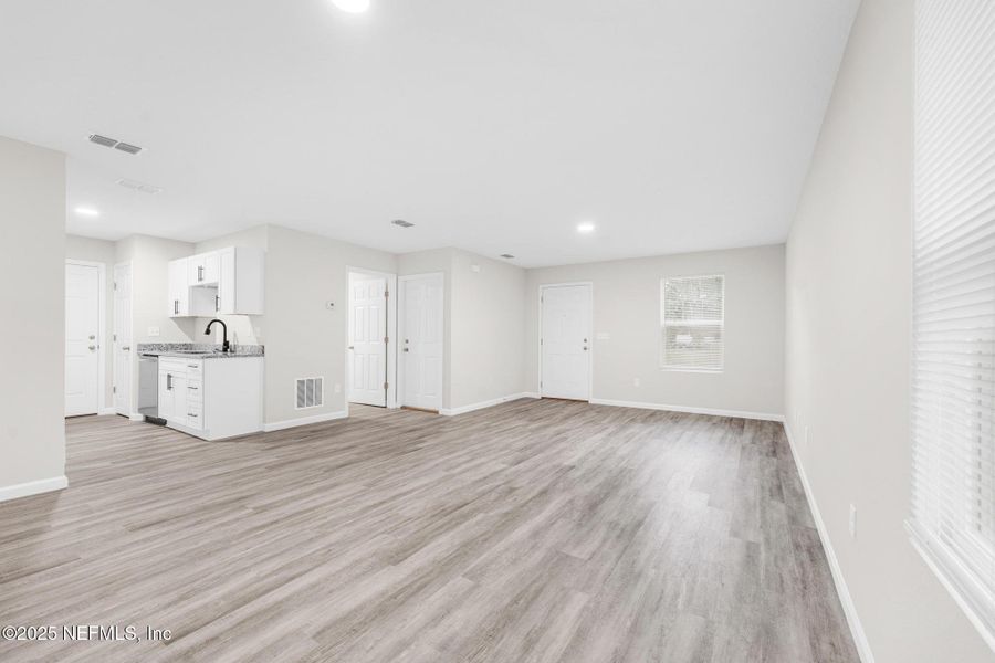 Spacious, unfurnished interior of a new home in , Jacksonville (Image 14).