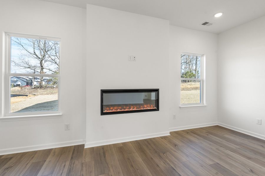 Spacious, unfurnished interior of a new home in Jackson Hills, Clarksville (Image 17).