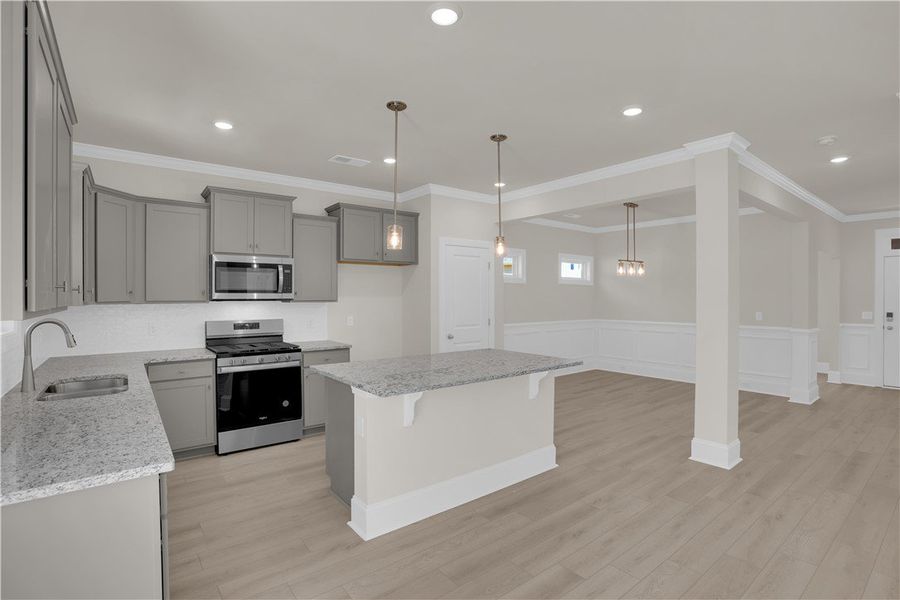 This bright kitchen and dining area offers modern This bright kitchen and dining area offers modern