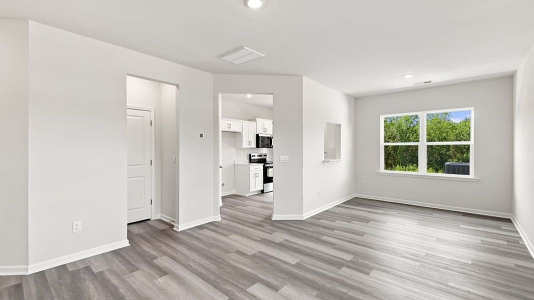 Spacious, unfurnished interior of a new home in Baxter Village, Boiling Springs (Image 14).