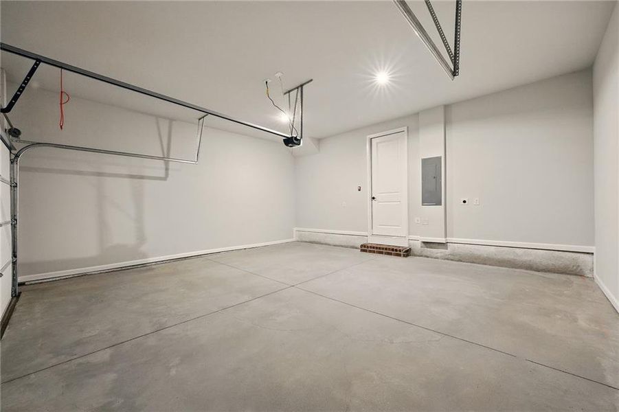 Spacious, unfurnished interior of a new home in , Atlanta (Image 33).