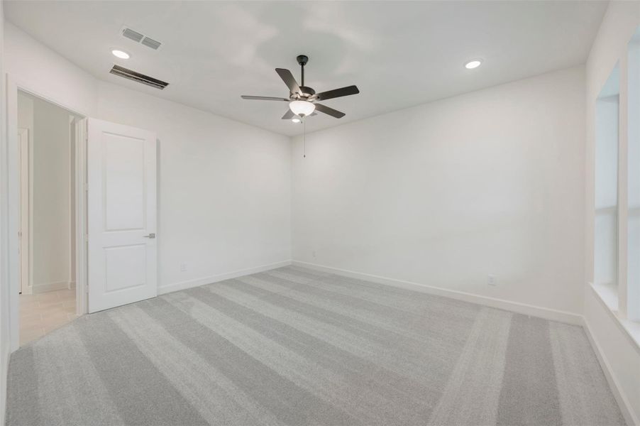 Spacious, unfurnished interior of a new home in Riceland - Enclave Row Collection, Mont Belvieu (Image 21).