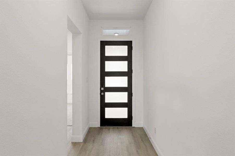 2_03. 510 Front Davis - Entry