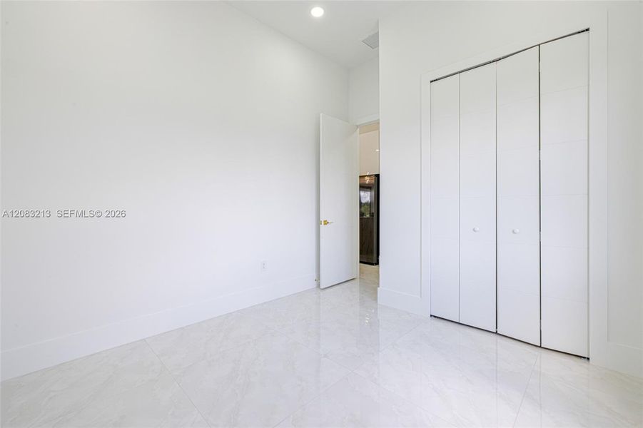 Spacious, unfurnished interior of a new home in , Lehigh Acres (Image 22).