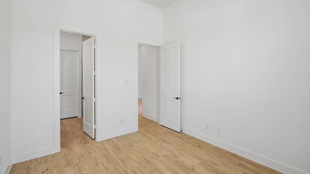 Spacious, unfurnished interior of a new home in Riceland 60',65',70', Mont Belvieu (Image 32).