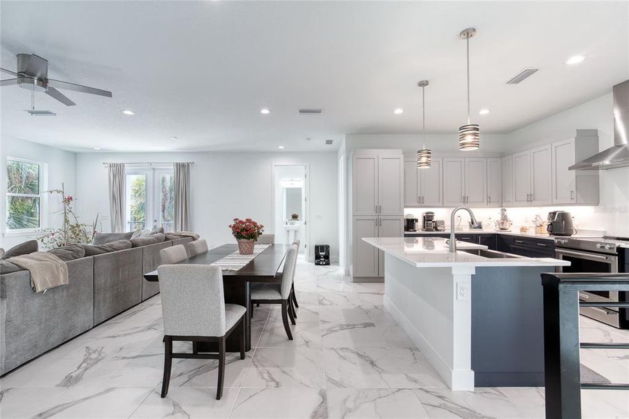 Furnished interior view inside a new home in , Daytona Beach (Image 66).
