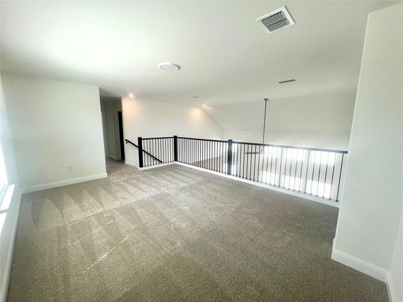 Spacious, unfurnished interior of a new home in Porter Country, Buda (Image 10).