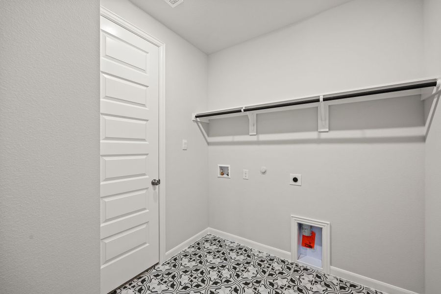 Representative unfurnished interior of a home built from the Baker by Cambridge Homes in Tinsley Meadows, Van Alstyne (Image 11).