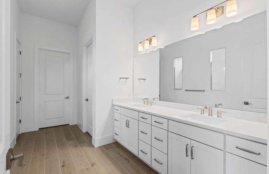 Furnished interior view inside a new home in Terreno, Naples (Image 10).