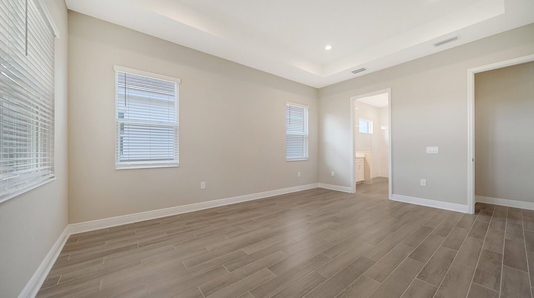 Spacious, unfurnished interior of a new home in Grand Palm, Venice (Image 30).