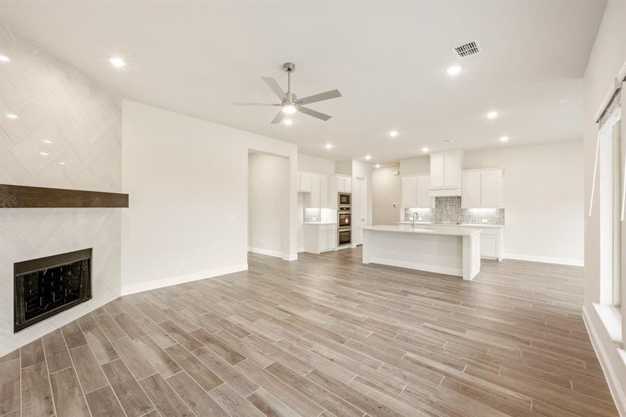 Spacious, unfurnished interior of a new home in Sunrise at Garden Valley, Waxahachie (Image 22).