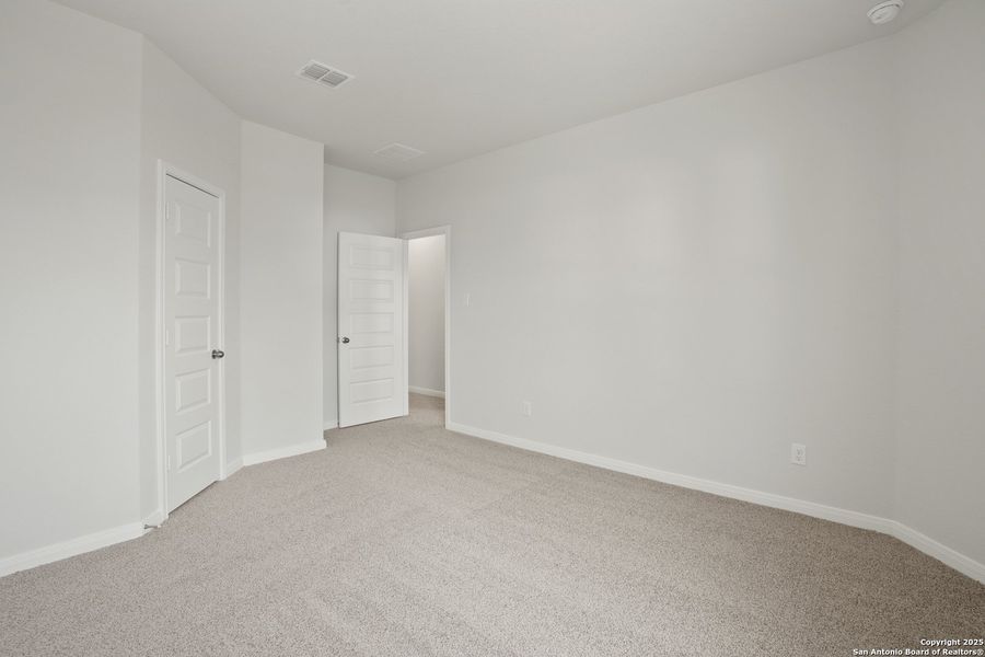 Spacious, unfurnished interior of a new home in Melissa Ranch, San Antonio (Image 10).
