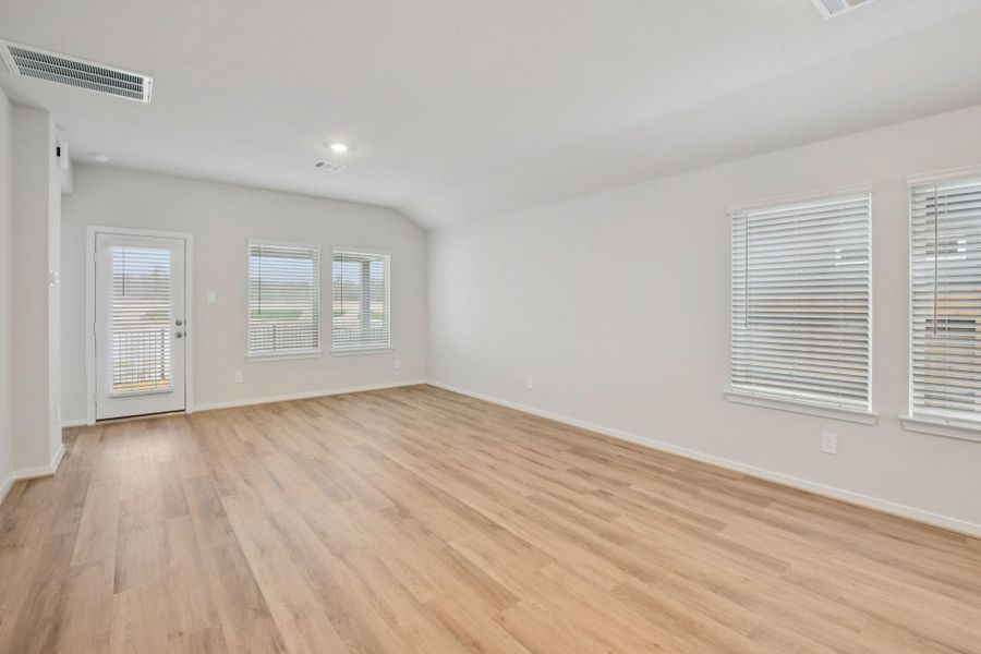 Spacious, unfurnished interior of a new home in Granger Pointe - Traditional Series, Conroe (Image 20).