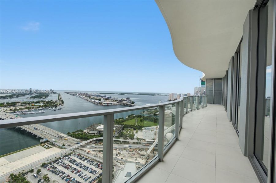 Condo located in Miami, FL showcasing its design and architecture (Image 37).