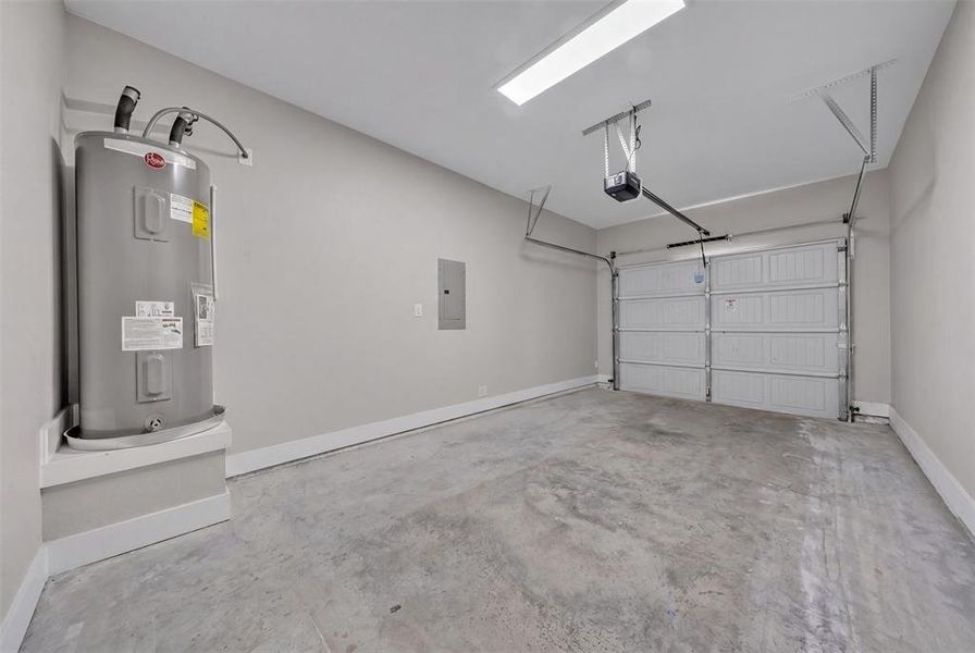 Spacious, unfurnished interior of a new home in , Grand Prairie (Image 31).