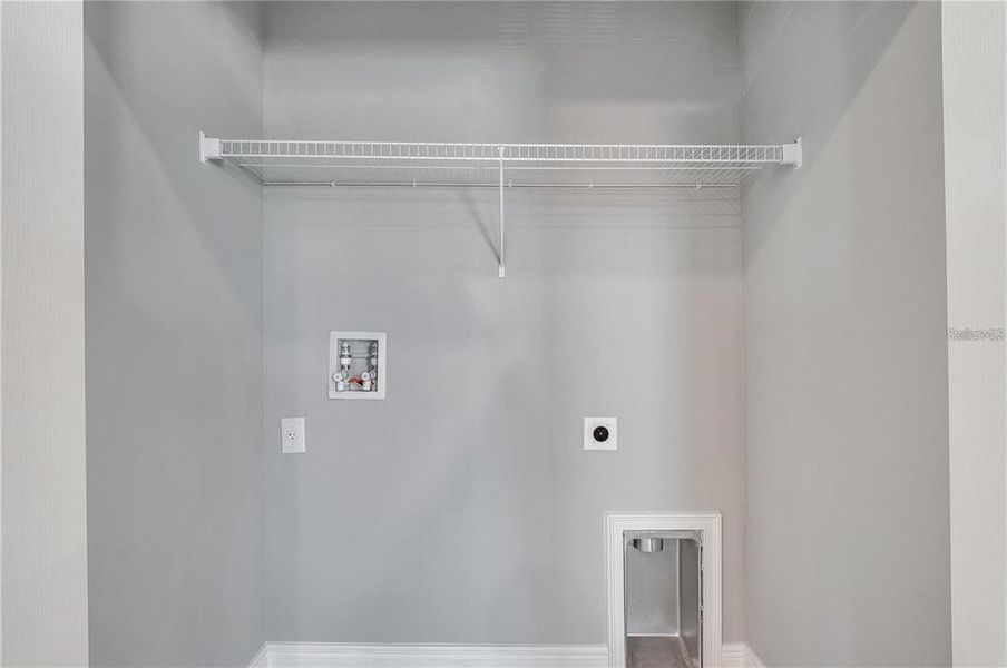 Spacious, unfurnished interior of a new home in , Kissimmee (Image 10).