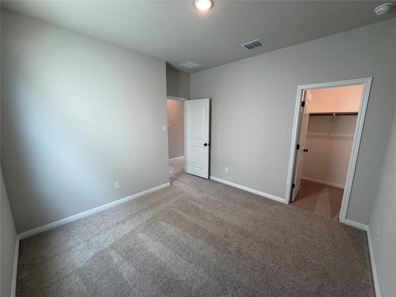 Spacious, unfurnished interior of a new home in Lariat, Liberty Hill (Image 16).
