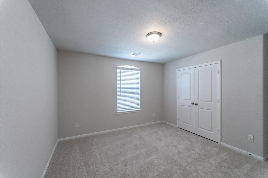 Spacious, unfurnished interior of a new home in Canterra Creek, Rosharon (Image 13).