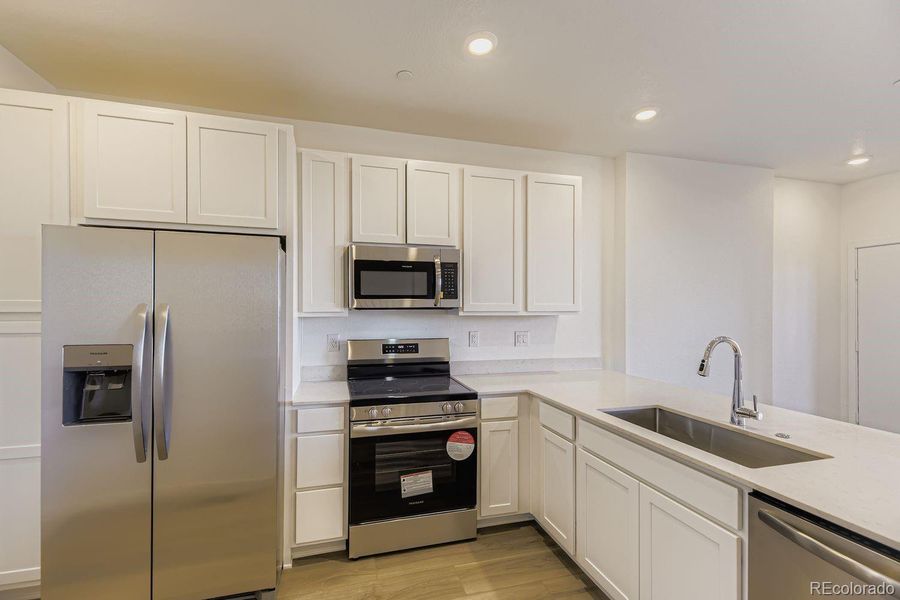 Furnished interior view inside a new home in Vermilion Creek, Centennial (Image 8). Furnished interior view inside a new home in Vermilion Creek, Centennial (Image 8).