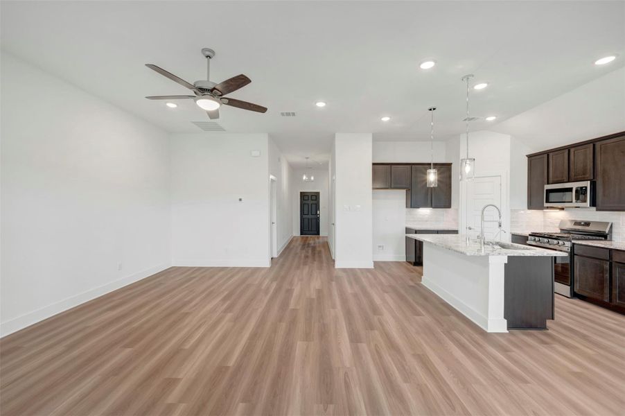Spacious, unfurnished interior of a new home in Lago Mar, Santa Fe (Image 24). Spacious, unfurnished interior of a new home in Lago Mar, Santa Fe (Image 24).