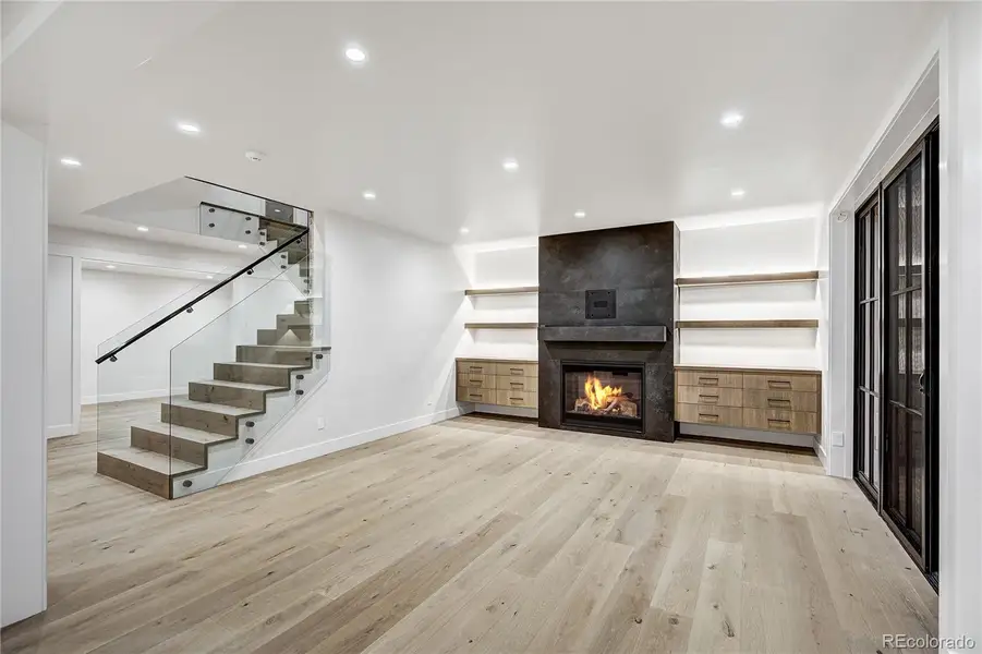 Spacious, unfurnished interior of a new home in , Keystone (Image 15).