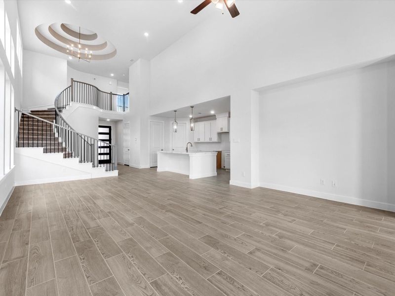 Spacious, unfurnished interior of a new home in Sienna, Missouri City (Image 10).