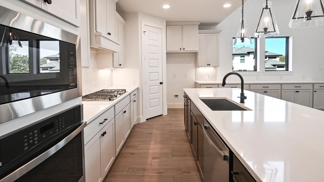 Furnished interior view inside a new home in 6 Creeks 60', Kyle (Image 9).