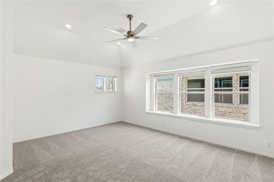 Spacious, unfurnished interior of a new home in Chaparral Park, Oak Point (Image 38). Spacious, unfurnished interior of a new home in Chaparral Park, Oak Point (Image 38).