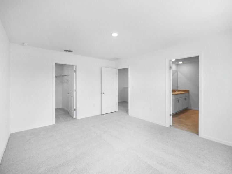 Spacious, unfurnished interior of a new home in Waterstone, Groveland (Image 34).