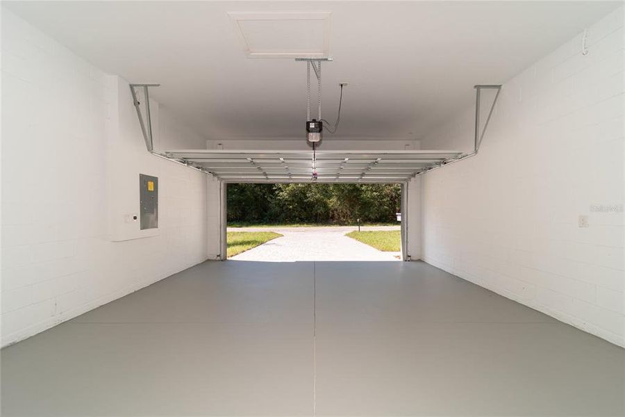 Spacious, unfurnished interior of a new home in , Citrus Springs (Image 31).