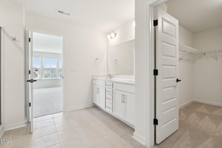 29- HHHunt Homes Franklin Primary Bathro