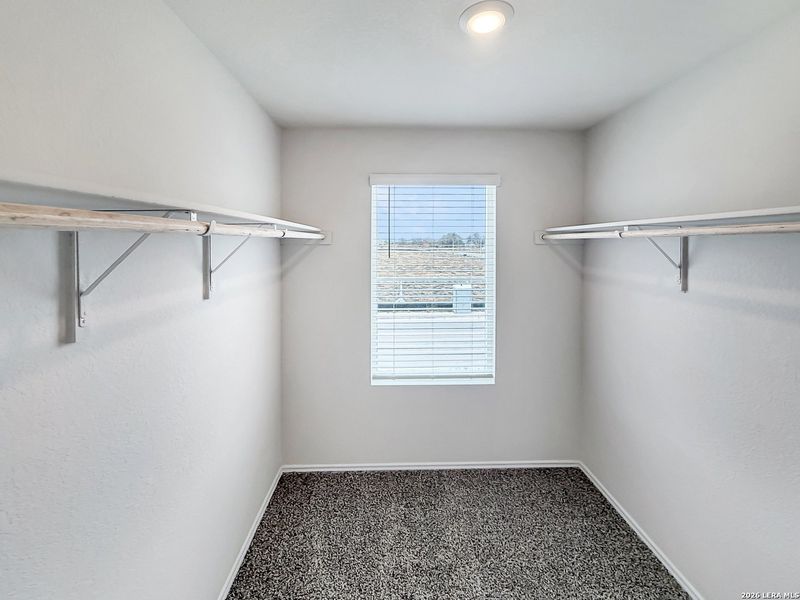Spacious, unfurnished interior of a new home in Spring Valley, New Braunfels (Image 15).