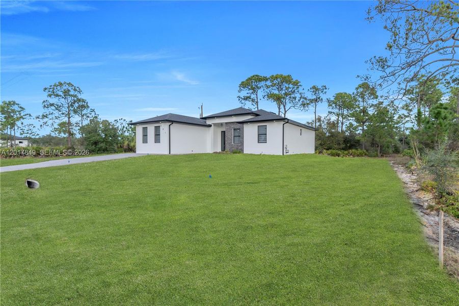 Exterior details and patio area of a home in , Lehigh Acres (Image 27).