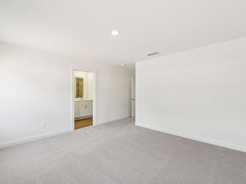 Spacious, unfurnished interior of a new home in Rocky River Towns, Charlotte (Image 14).