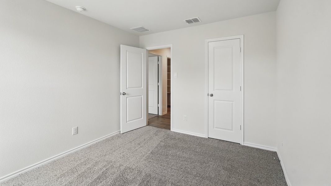 Spacious, unfurnished interior of a new home in Bluff Springs, Ferris (Image 21).