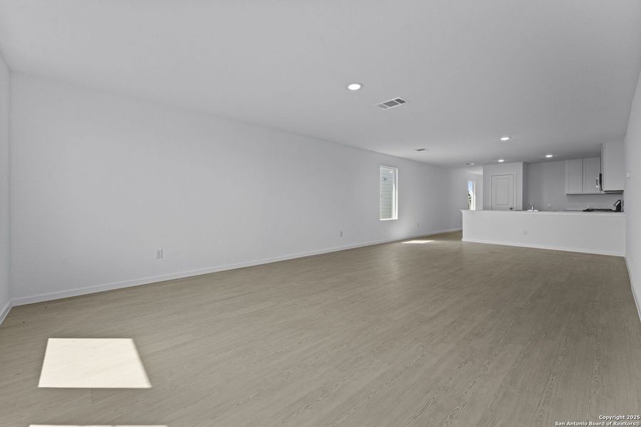 Spacious, unfurnished interior of a new home in , New Braunfels (Image 9).