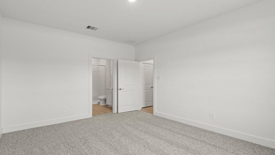 Spacious, unfurnished interior of a new home in Riverside Estates, Mont Belvieu (Image 23).