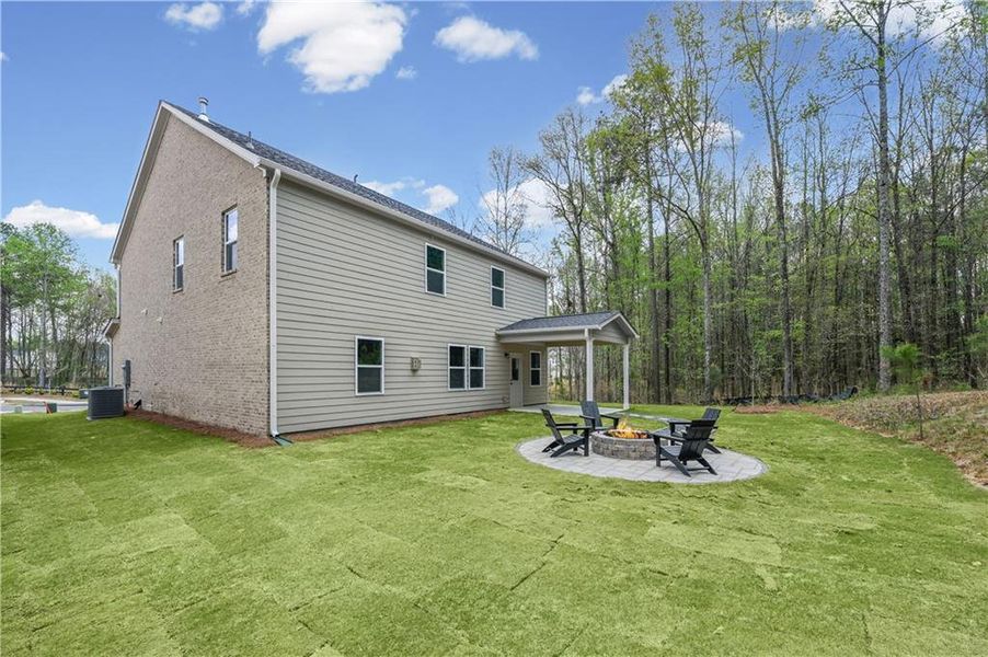 Exterior details and patio area of a home in Briar Creek, Atlanta (Image 3).