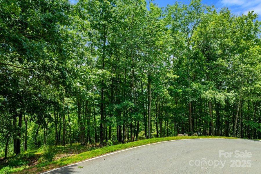 Image 8 of a home in .