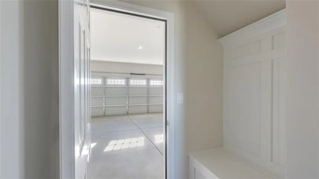 Spacious, unfurnished interior of a new home in Westland, Bogart (Image 23).