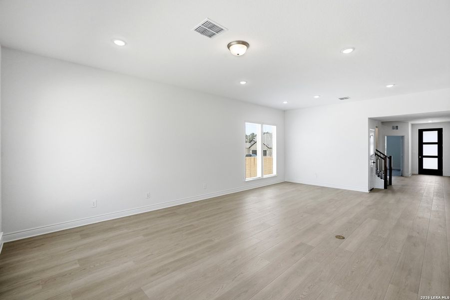Spacious, unfurnished interior of a new home in Bison Ridge, San Antonio (Image 43).