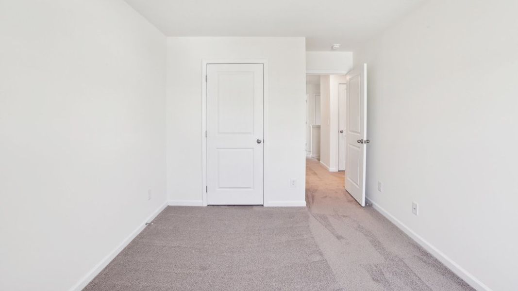 Spacious, unfurnished interior of a new home in Johnson Farms, Greeneville (Image 20).