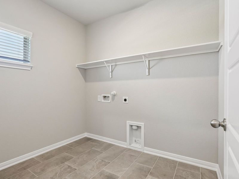 Spacious, unfurnished interior of a new home in Arcadia Ridge - Premier Series, San Antonio (Image 25).