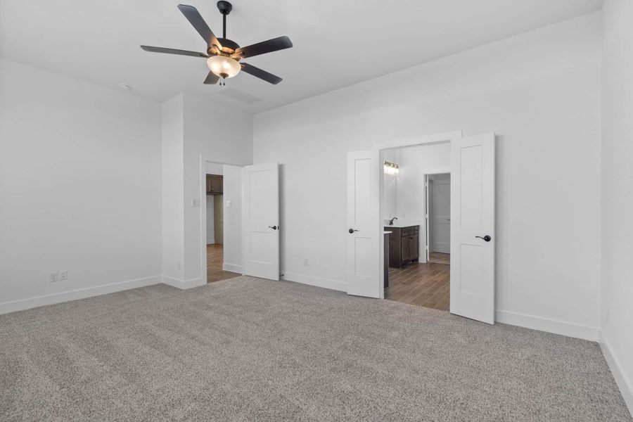 Spacious, unfurnished interior of a new home in Mulberry Farms, Santa Fe (Image 42).