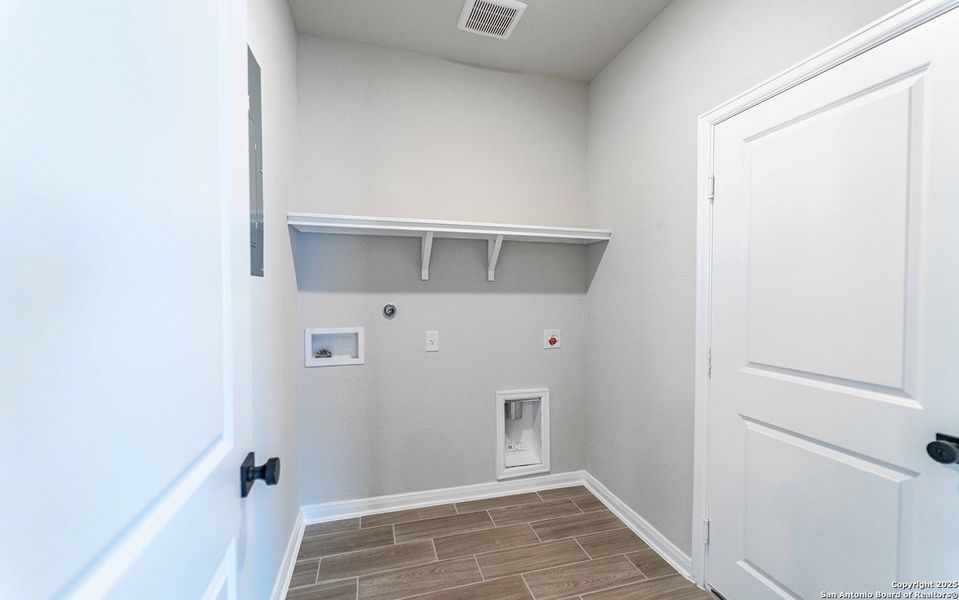 Furnished interior view inside a new home in Homestead, Schertz (Image 7).